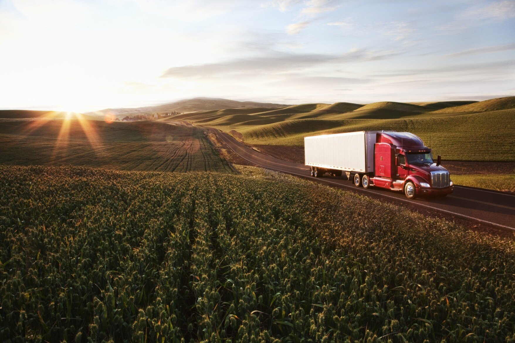 peterbilt-class8-commercial-truck-driving-through-2023-11-27-05-02-32-utc (1) (1) (1)